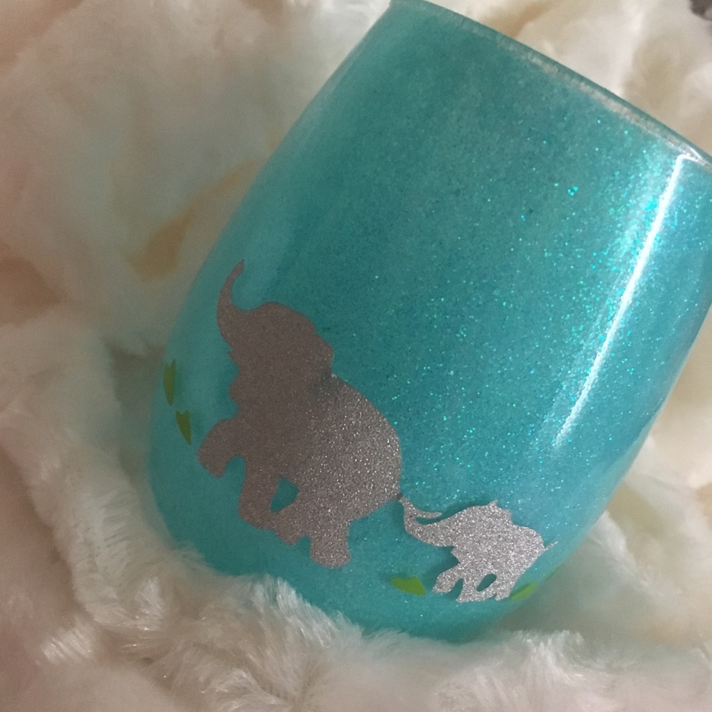 Holde. Makeup brushes,candles,decor